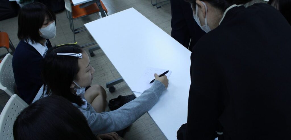 オープンスクールに向けて準備中！美容ショーの話し合いを実施